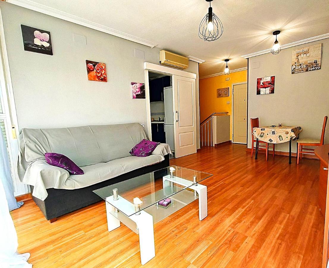 Stunning Two Level In Marina Apartment *
